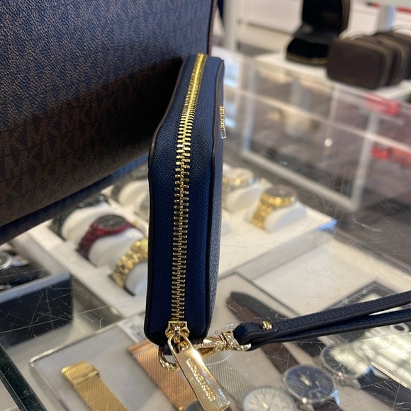 Michael Kors Jet Set Travel Lg Flat Multifunctional Phone Case-Wristlet-Wallet - Picture 4 of 16